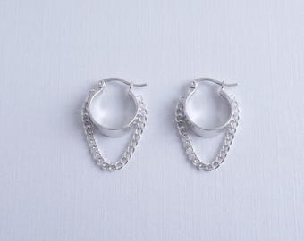 Orecchini a cerchio con catena in argento, orecchini a cerchio pendenti, orecchini a cerchio pendenti a catena, orecchini vistosi in argento, orecchini per tutti i giorni, regalo per lei