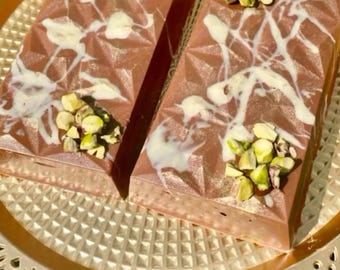 Pistachio Knafeh Chocolate Bar
