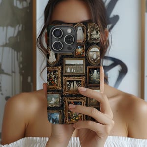 Custodia per telefono con cornice artistica vintage con motivo fantasma, elegante e retrò, con estetica spettrale, per iPhone 16, 15, 14, 13 e 12 Pro Max, resistente, per Pixel 9, 8, 7, S25, S24 e S23. immagine 3