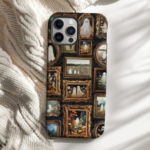 Custodia per telefono con cornice artistica vintage con motivo fantasma, elegante e retrò, con estetica spettrale, per iPhone 16, 15, 14, 13 e 12 Pro Max, resistente, per Pixel 9, 8, 7, S25, S24 e S23. immagine 1