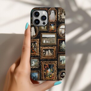 Custodia per telefono con cornice artistica vintage con motivo fantasma, elegante e retrò, con estetica spettrale, per iPhone 16, 15, 14, 13 e 12 Pro Max, resistente, per Pixel 9, 8, 7, S25, S24 e S23. immagine 2