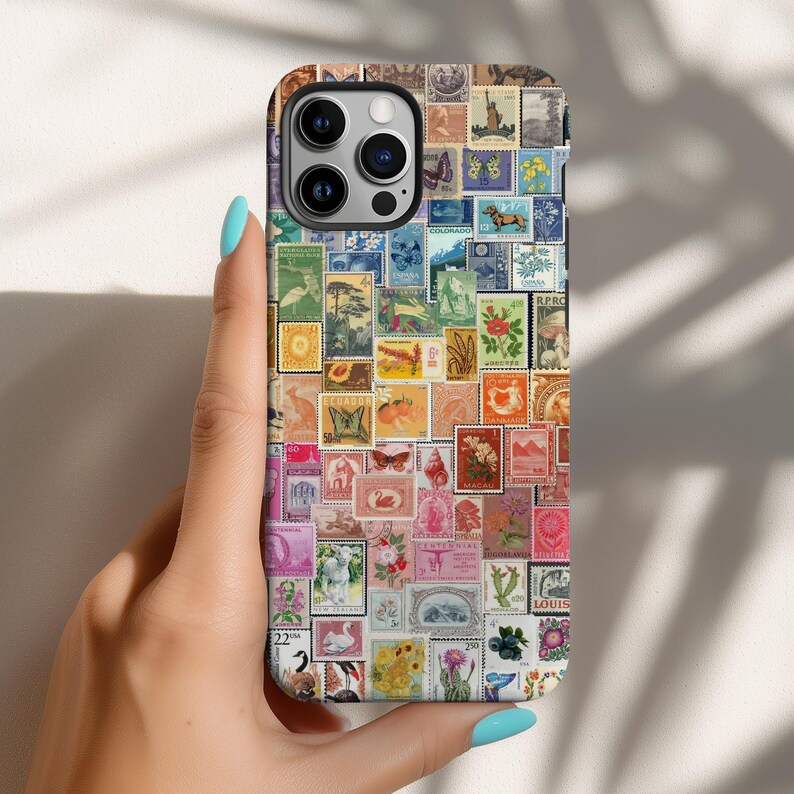 Funda para teléfono con collage de sellos postales vintage, funda resistente con sellos retro para iPhone 16, 15, 14, 13 y 12 Pro Max, Pixel 9, 8, 7, S25, S24 y S23, funda colorida imagen 2