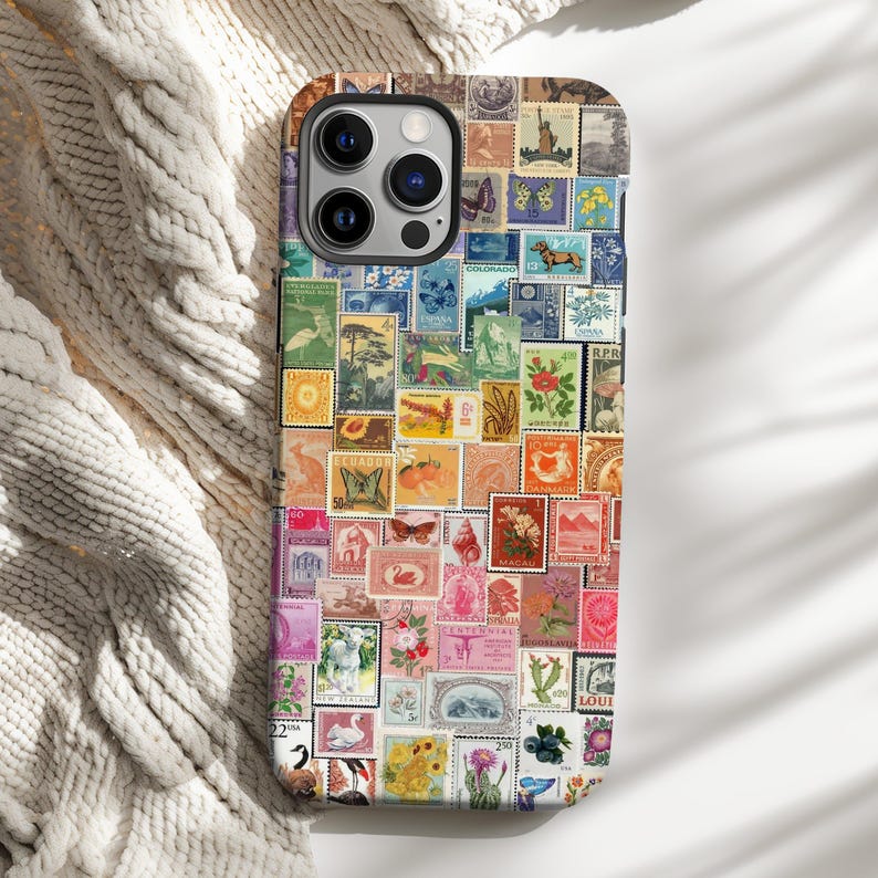 Funda para teléfono con collage de sellos postales vintage, funda resistente con sellos retro para iPhone 16, 15, 14, 13 y 12 Pro Max, Pixel 9, 8, 7, S25, S24 y S23, funda colorida imagen 1