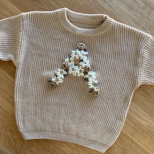 Personalized embroidered initial baby jumpers zdjęcie 2