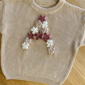 Personalized embroidered initial baby jumpers zdjęcie 7