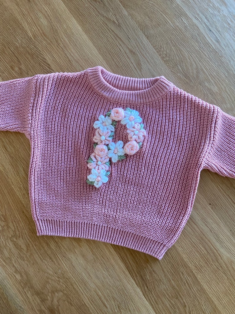 Personalized embroidered initial baby jumpers zdjęcie 3