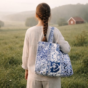 Bolso de mano acolchado con patchwork azul: bolso de hombro de algodón floral hecho a mano