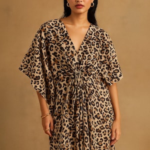 Leopardmönstrad bomullskaftan: Boho maxiklänning