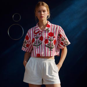 Pink Floral Print Cotton Crop Top: Women's Loose Fit Shirt