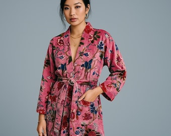 Kimono de terciopelo rosa: terciopelo de algodón con estampado floral