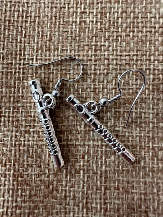 Flute music earrings, silver