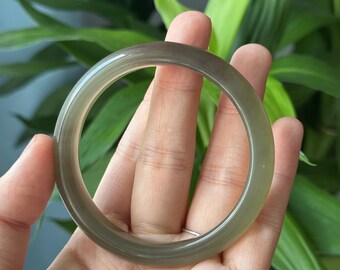 天然水晶製バングル 直径56mm 箱付き　25日まで値下げ ティーゼリー 56.8 mm 清水半透明翡翠バングル認定天然收藏证 2016