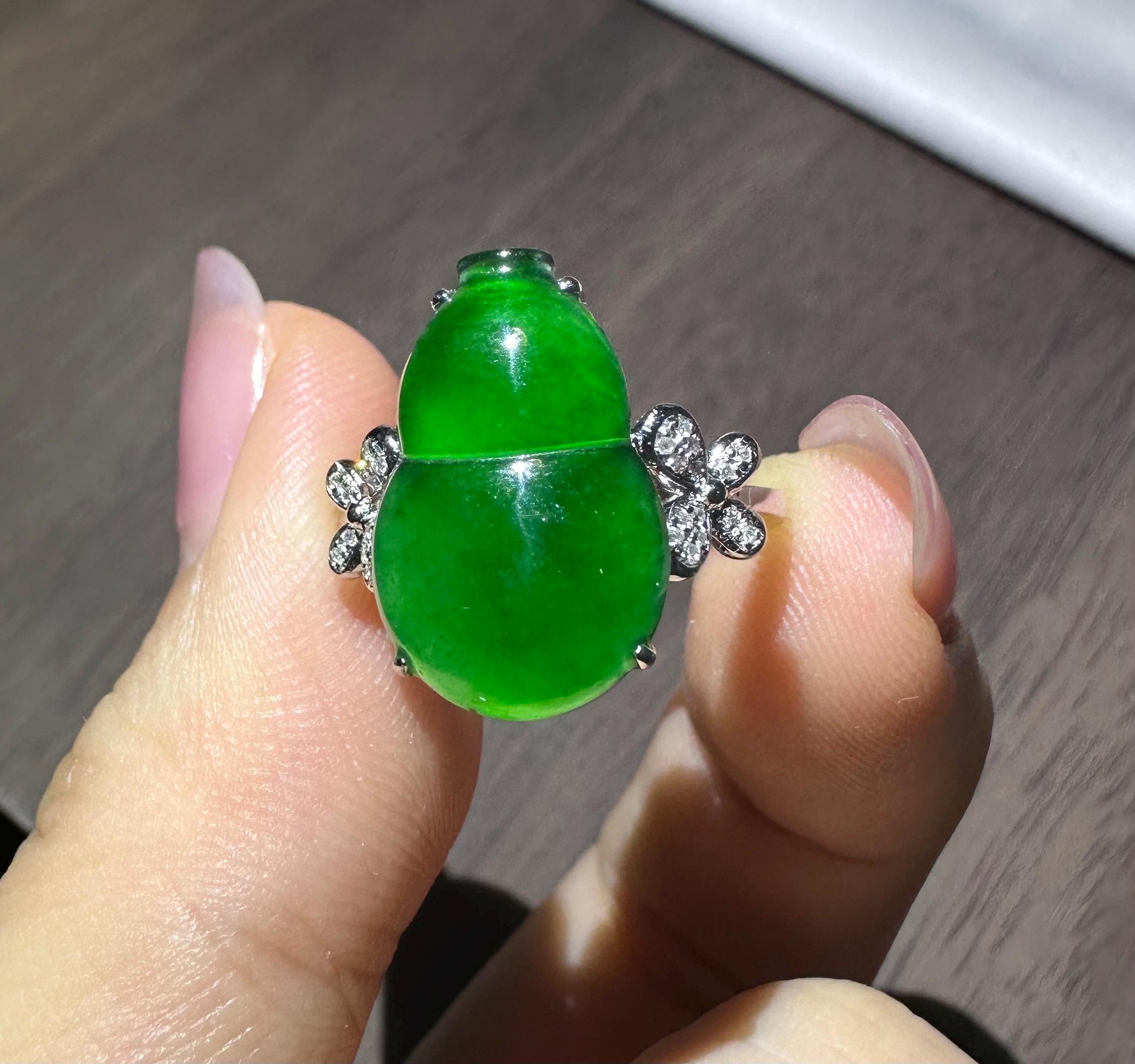 天然Aランク陽緑翡翠のひょうたん貔恘彫りペンダントアップルグリーンAB905 天然Aランク陽緑翡翠のひょうたん貔恘彫りペンダントアップルグリーン