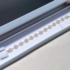7.5mm  natural Akoya Pearl bracelet in 18K solid yellow gold