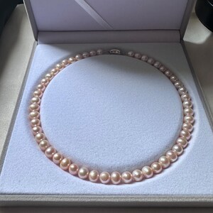 Collar semicircular de 9 mm sin núcleo natural de perlas de agua dulce color melocotón natural 淡水无核珍珠 46735
