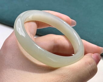 Bransoletka z nefrytu Qing Shui o średnicy 56 mm, certyfikowana jako naturalna, z certyfikatem 0040