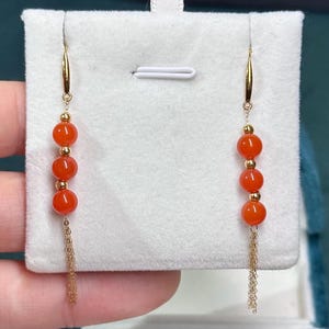 Pendientes colgantes Nanhong de 5 mm con triple cuenta redonda en color rojo tomate, oro de 18 quilates, con certificación natural 0306