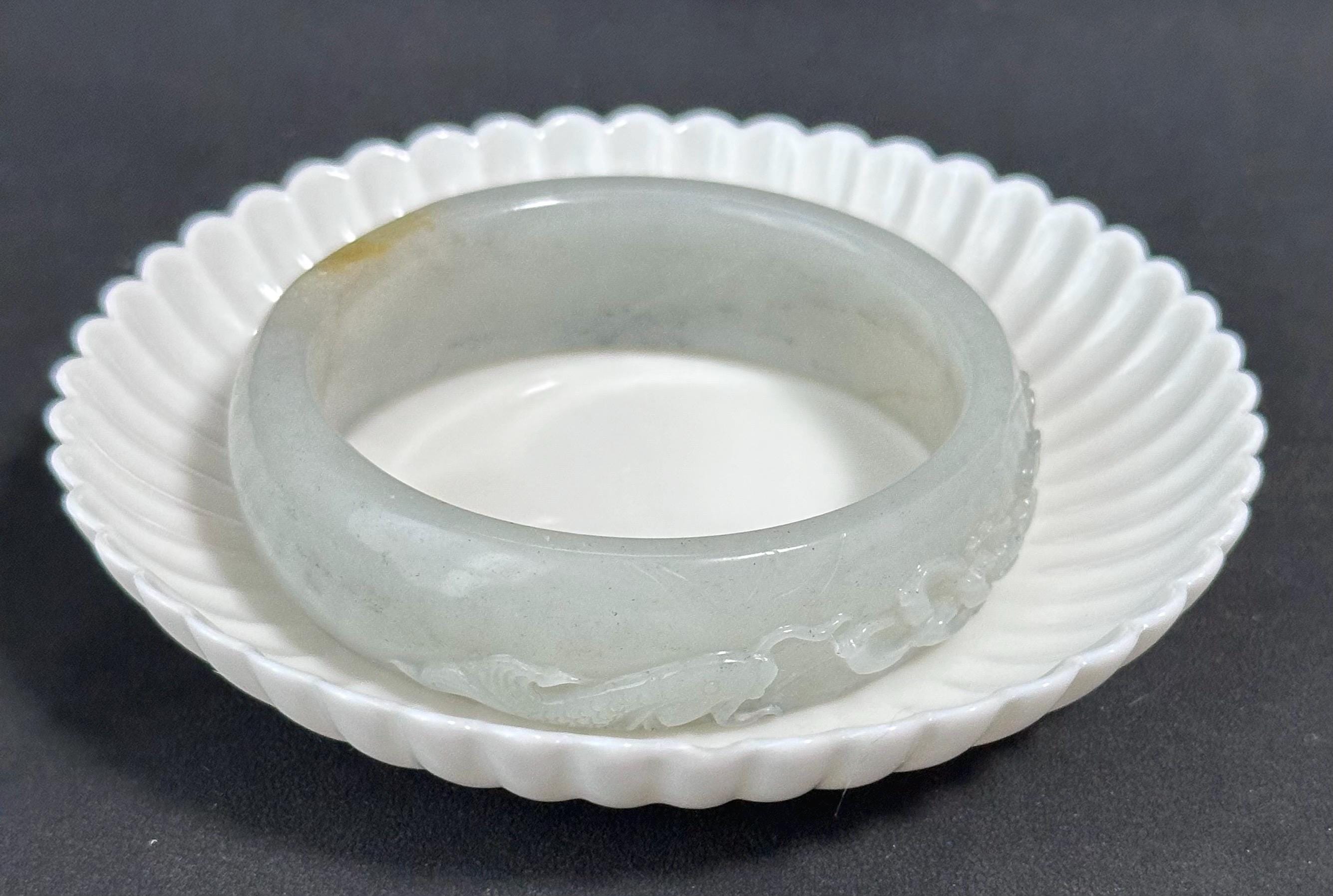 何世紀にもわたる希少性緑青 59 mm 清華翡翠バングル認定天然