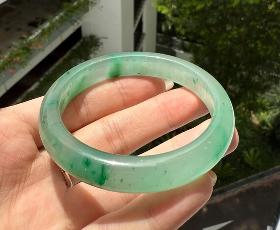 高品質 58.5 mm 天然アフリカングリーン翡翠バングル バイカラー 半 