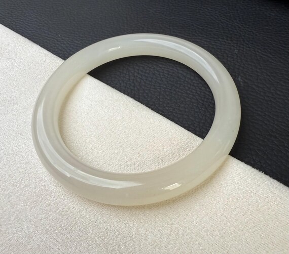 57 mm 半透明ホワイトネフライト中国翡翠バングル 天然認定 7900 