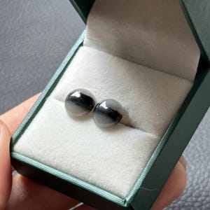 River Jade Qinghua black ink veinings nephrite cabochon 18K gold stud earrings certified natural 籽料青花 1369