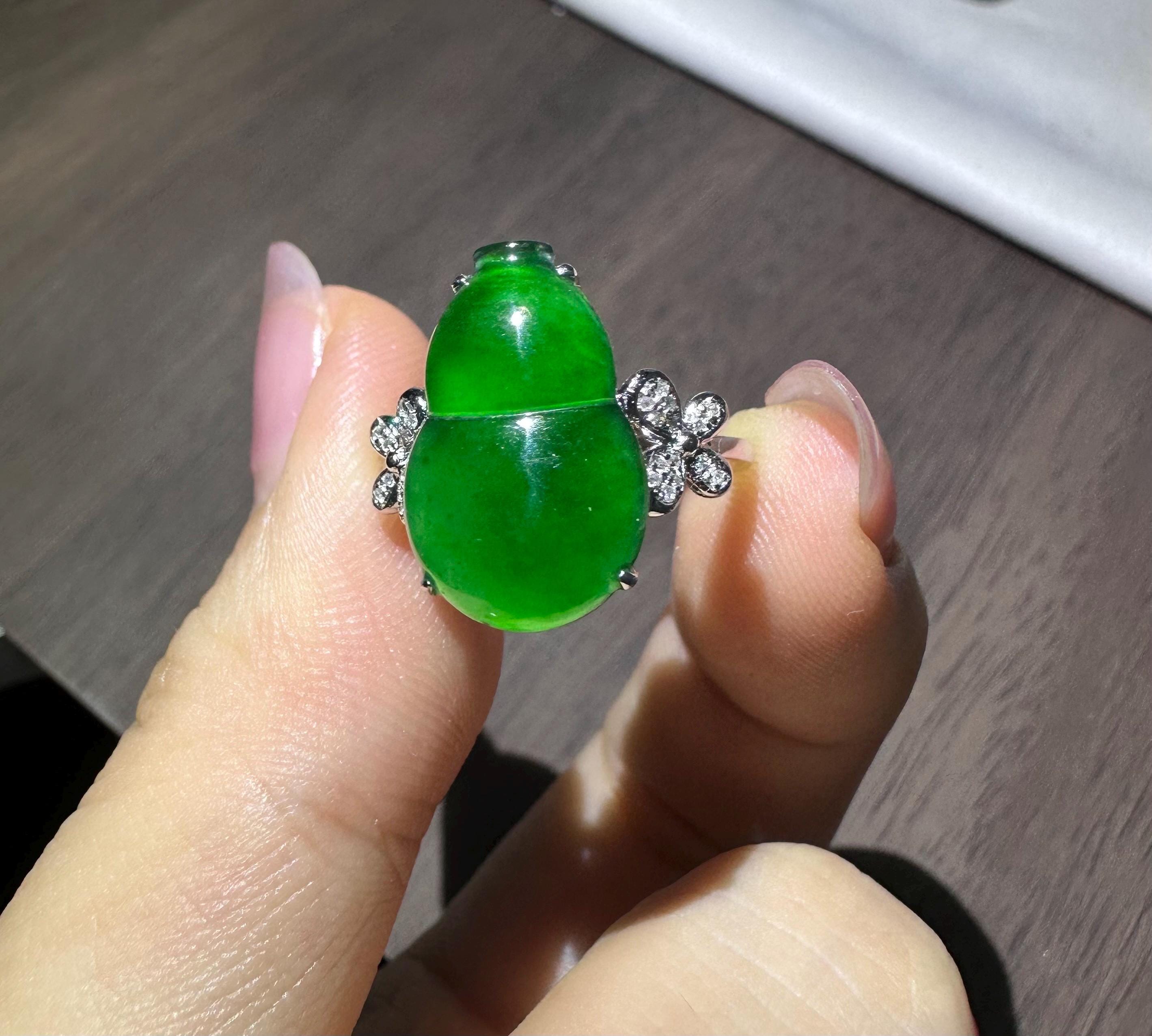 帝王绿 US6 1/2 タイプA 半透明インペリアルグリーン翡翠ひょうたん