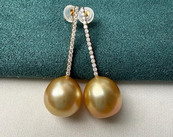 Pendientes de oro de 18 quilates con diamantes y perlas de los mares del Sur de 11 mm