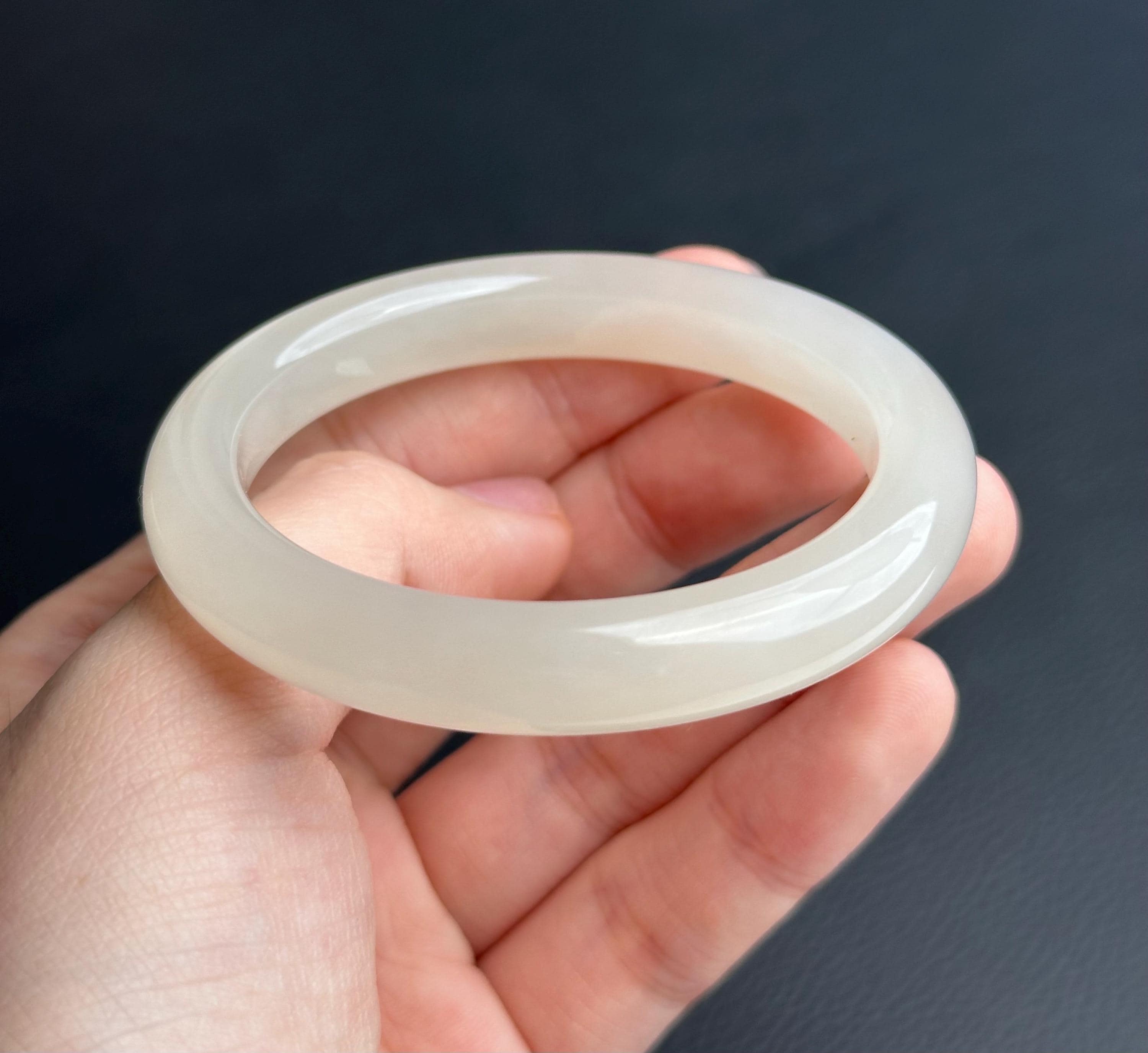 54.5 mm プレミアム半透明ホワイトネフライトバングル 認定天然 7901