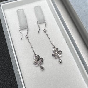 Solid Platinum PT950 engraved clover hoop earrings