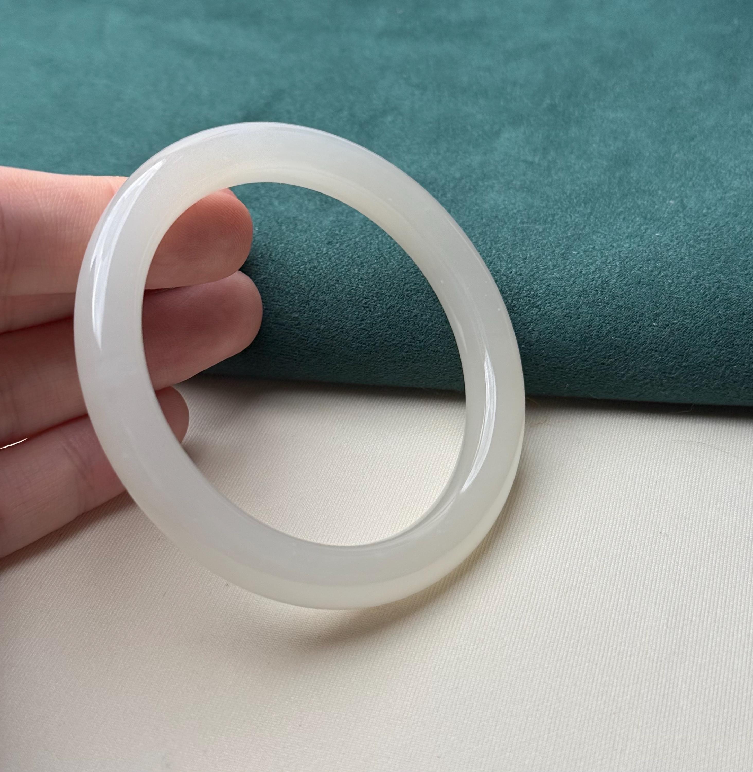 57mm 半透明ホワイトネフライト 中国産翡翠バングル 天然認定 7900