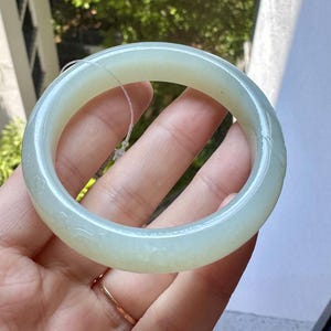 53.5 mm Warm White Jade Carving Armreif zertifiziert natürlich 9765