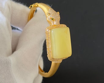 Premium Quality yellow nephrite 18 karat gold and diamonds Panther Cuff Bangle bracelet certified