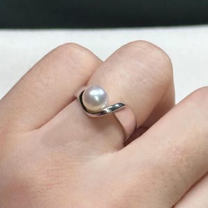 Auténtico anillo MIKIMOTO con engaste de perla Akoya en oro blanco de 18 quilates US5.5