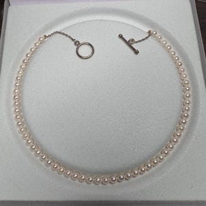Akoya natuurlijke witte gekweekte parelketting van 5,5 mm hoge glans met OT-vergulde gesp