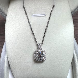 2 Carat round-shaped Lab-Created Diamond Pendant in Platinum – Timeless Elegance gift for her