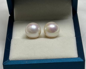 13.5mm  Edison natural metallic purple strong lustre pearl 18 karat gold stud earrings