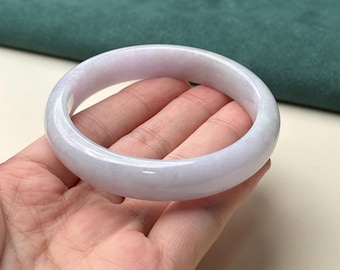 Brazalete de jadeíta lavanda natural de 57 mm • Pulsera de jade morado pastel suave • Jade tipo A • Textura limpia y helada • Regalo para ella 4960