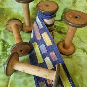 Vintage Wooden Spool Bobbin: 6-inch Cotton Mill Scroll