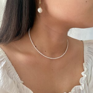 Süßwasser Mini Perlen Perlenkette von Glossiethinc Jewelry • Zierliche Perlen Choker • Hochzeit, Brautschmuck • Brautjungfer Geschenke