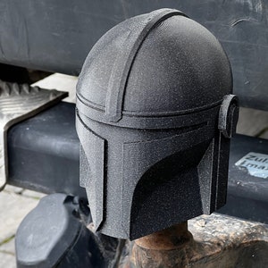 Casco mandaloriano, tapa de gancho de remolque/cubierta de enganche. Hecho de galaxia negra, refleja los rayos del sol y le da un aspecto.