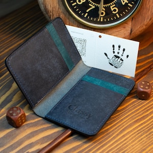 Carteira Pueblo Bi-fold, Porta-cartões feito à mão, Couro curtido vegetal azul-marinho, Couro Pueblo italiano, Presente para ele, Carteira de dinheiro para ele