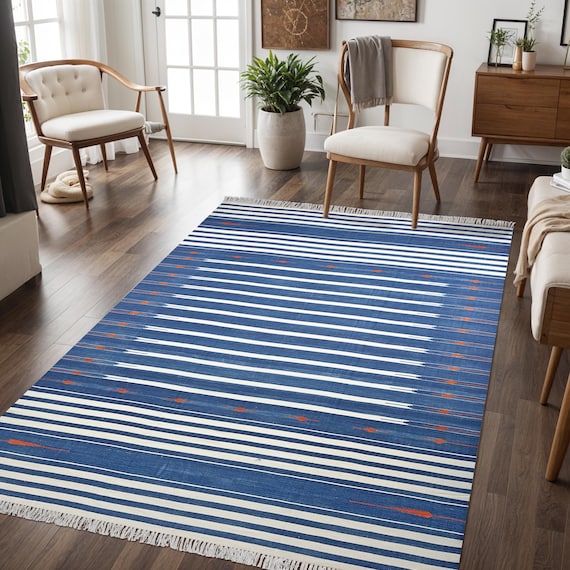 Blau Weiß gestreifter Kelim Teppich - 2 x 2 m Handgefertigter Pitloom Dhurrie, Flachgewebe Teppich mit Orange Akzenten, Langläufer