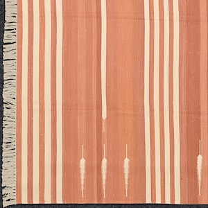 Reversible Handmade Cotton Rug – Beige Indian Dhurrie, Washable Flatweave Kilim Carpet, Beige Sustainable Area Rug for Home & Bedroom Décor