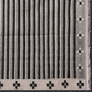 Black & Beige Striped Cotton Kilim Rug, Handwoven Cotton Flatweave Carpet with Fringe, Reversible Indoor Outdoor Area Rug, Boho Patio Decor