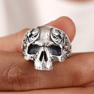 Cäsar Skull handgemachter Sterling Silber Herren Biker Ring, Skull mit Krone Gothic Ring, Skull Punk Ring, Skull Silber Herren Schmuck, Ring für Ihn