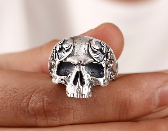 ハンドメイドシーザースカルスターリングシルバーバイカーリング