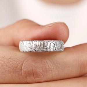 Dragon Skin Unique Mens Band Ring in Silver, Serpent Skin Promise Ring For Him in 925 Silver, Gothic Gift Ring, Handmade Silver Band Ring