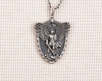 Collar con el escudo de San Miguel Arcángel en plata 925, colgante cristiano oxidado