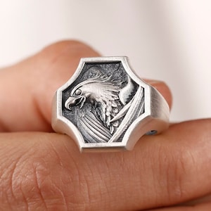 Winged Eagle Oxidized Ring for Men, Sterling Silver Eagle Head Ring, Stylish Eagle Statement Ring, Engraved Birds Ring, Men Signet Ring