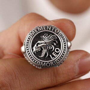 Leo Memento Mori Signet Ring for Men in Sterling Silver, Lion Skull Zodiac Men&#39;s Ring, Zodiac Men Ring, Silver Men Ring, Gothic Ring